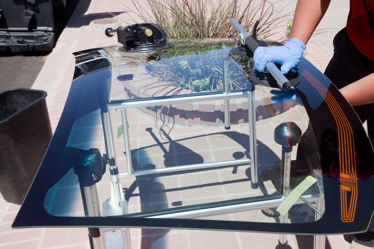 How Much Does Replacing Windshield Cost How Much Does it Cost to Replace a Windshield with Insurance? | Super
